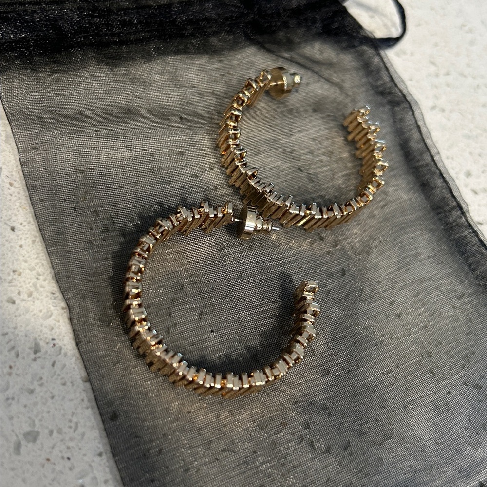 House of Harlow Textured Gold Hoop Earrings NWOT - Picture 5 of 6